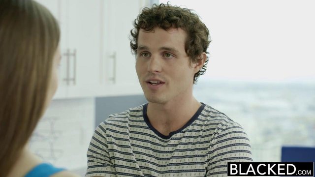 Превью Красотка изменяет своему парню с негром и кончает от кайфа № 14413