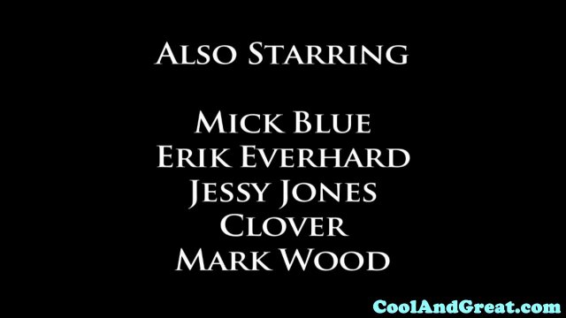 Превью Две спортивные студентки показали учителю, каким жарким бывает тройничок № 15359