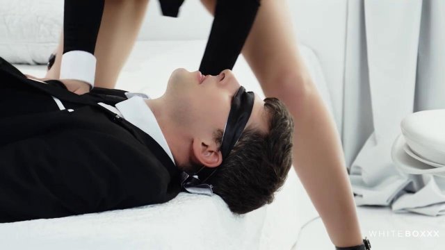 Превью Девка села на лицо парню, а потом прокатилась на крепком стояке № 35372