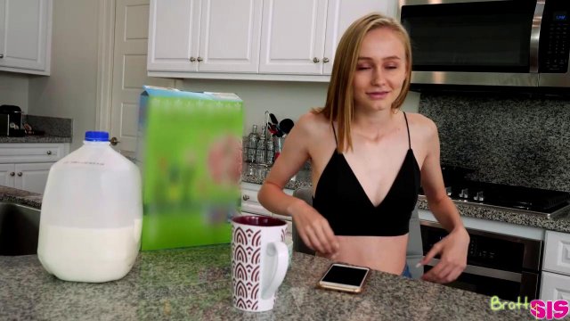 Превью Телка дрочит член и скачет на нем, пока не кончит от удовольствия № 35416