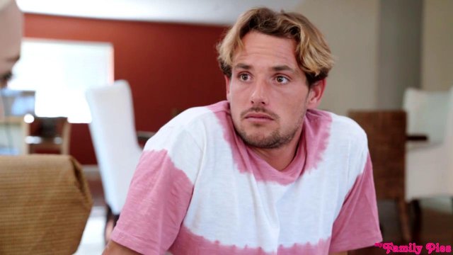 Превью Блондинка готова трахнуться с парнем и даже отсосать его член № 35454