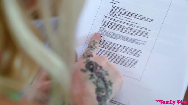 Превью Блондинка готова трахнуться с парнем и даже отсосать его член № 35454