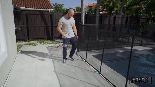 Превью Две похотливые телки в забавных костюмах запали на один большой член № 35553