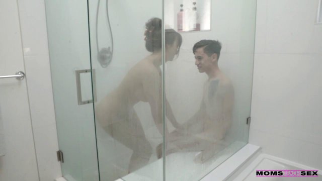 Превью Парень долбит две киски по очереди, а телочки стонут от восторга № 35558