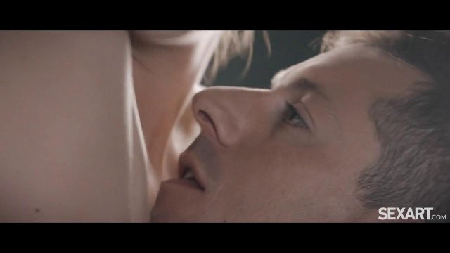 Превью Сучка отвлекает любимого от скучного досуга и трахает его по утру № 36173