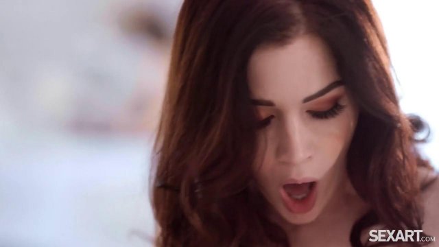 Негр с дредами овладел узкой писькой белой красавицы