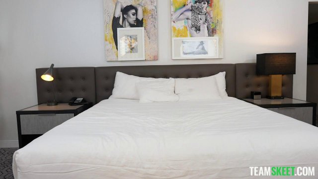 Превью Блондинке пришлось сняться в порно чтобы заработать первые деньги № 37819