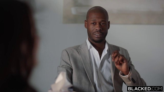 Превью Красотка с волосатой киской оседлала черный ствол № 42348