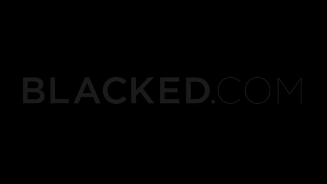 Превью Хрупкая девушка оказалась верхом на большом члене негра № 42349